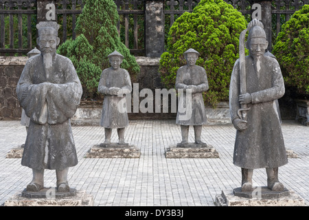 Hue, Vietnam, Asie du sud-est. Statues de pierre à l'honneur Cour, tombeau de Khai Dinh Banque D'Images