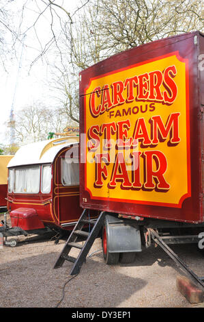 Battersea Park, London, UK. 5 avril 2014. Un des camions et une caravane stationnée à vapeur des charretiers juste. Crédit : Matthieu Chattle/Alamy Live News Banque D'Images