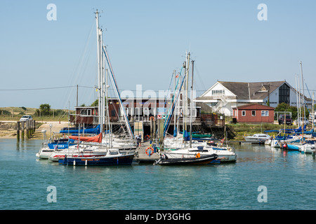 L'Arun Yacht Club sur la rivière Arun à Littlehampton West Sussex sur la côte sud de l'Angleterre. Banque D'Images