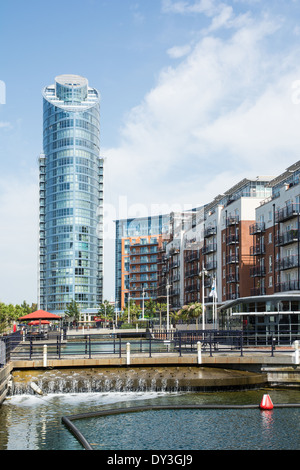 Dans le cadre de l'élaboration à GUNWHARF QUAYS par le chantier naval historique, le port de Portsmouth, Hampshire, Angleterre. Banque D'Images