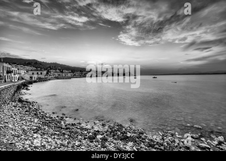 Coucher de soleil sur la ville de l'île de Spetses, Grèce Banque D'Images