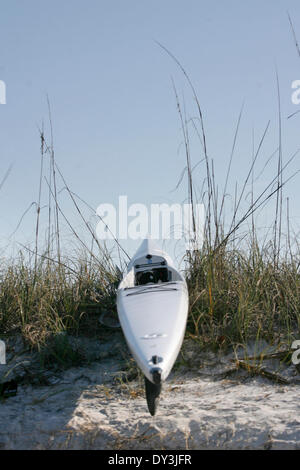 Dunedin, Floride. Le 05 Avr, 2014. Un surf ski repose sur la plage avant le début de la Morsure de requin courses Défi Samedi (4/5/14) à l'Honeymoon Island Sate Park à Dunedin. ( Photo : Douglas R. Clifford/Tampa Bay Times/ZUMAPRESS.com/Alamy Live News Banque D'Images