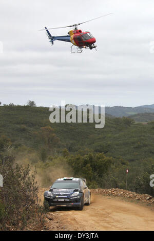 Algarve, Portugal. Le 05 Avr, 2014. 2014 WRC Rally du Portugal, qui a eu lieu dans les montagnes au-dessus de l'Algarve sur la côte sud du Portugal. Elfyn Evans (GB)et Daniel Barrit (GB)- Ford Fiesta WRC : Action Crédit Plus Sport/Alamy Live News Banque D'Images