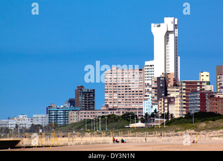Avis d'hôtels et d'immeubles d'habitation à partir de la plage de Durban Banque D'Images