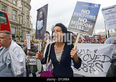 Londres, Royaume-Uni. Le 05 Avr, 2014. Londres, le 04/05/2014 démo d'impôt Chambre Trafalgar Square Crédit : JOHNNY ARMSTEAD/Alamy Live News Banque D'Images