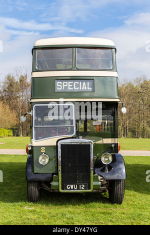 Bus d'époque à l'affichage des véhicules du patrimoine Banque D'Images