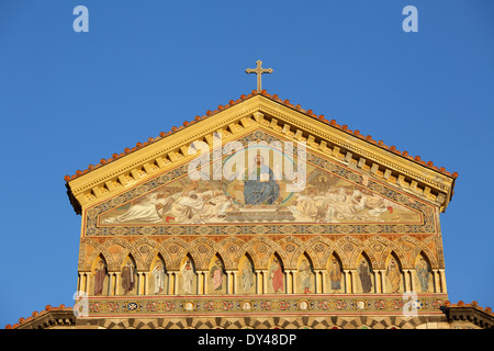 La façade de la cathédrale d'Amalfi à Piazza Duomo, Amalfi, Italie Banque D'Images