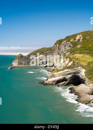 Pillar Point et l'Adieu Spit au-delà, à partir de près de Cape Farewell, près de Puponga, Nouvelle-Zélande. Banque D'Images