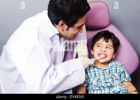 Dentiste Dents Contrôle indien Banque D'Images