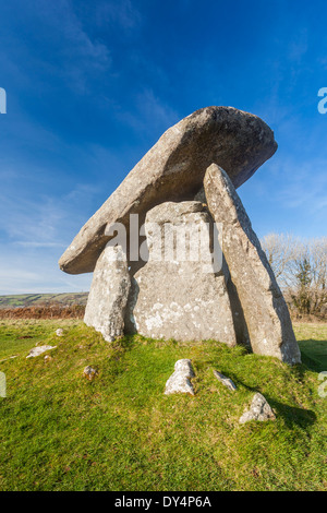 Trethevy Quoit bien conservé un dolmen néolithique chambre funéraire situé près de St et Cleer Darite à Cornwall, Angleterre Angleterre Europe Banque D'Images