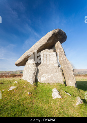 Trethevy Quoit bien conservé un dolmen néolithique chambre funéraire situé près de St et Cleer Darite à Cornwall, Angleterre Angleterre Europe Banque D'Images