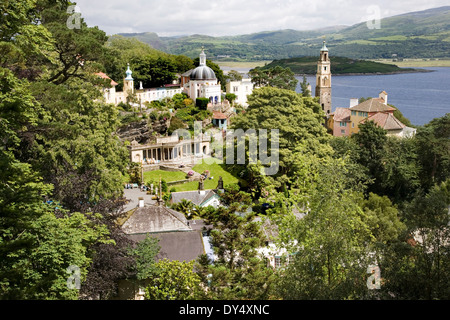 Vue générale à Portmeirion et l'estuaire, le Pays de Galles, Royaume-Uni Banque D'Images