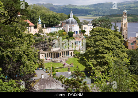 Vue générale à Portmeirion et l'estuaire, le Pays de Galles, Royaume-Uni Banque D'Images