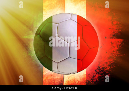 Ballon de soccer avec drapeau italien comme l'arrière-plan Banque D'Images