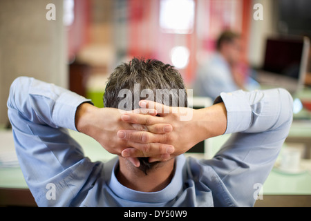 Mature businessman relaxing in office Banque D'Images