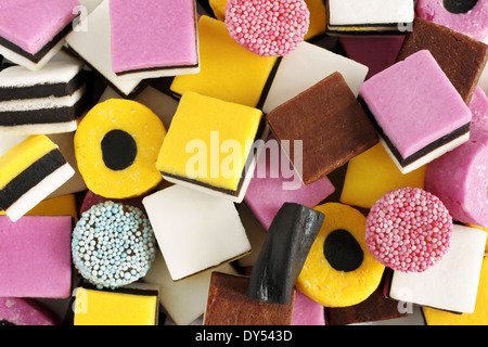 La farandole de réglisse et bonbons réglisse fondantes ou candy Banque D'Images