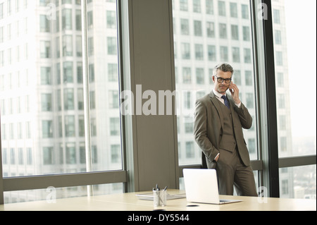 Portrait of businessman in office de grande hauteur Banque D'Images