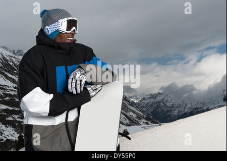 Portrait of young male snowboarder, Obergurgl, Austria Banque D'Images