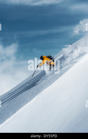 Mid adult male skier excès de downhill, Obergurgl, Austria Banque D'Images