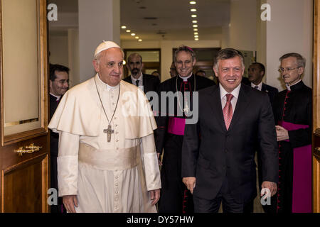 La cité du Vatican. 7 avril, 2014. Le pape François rencontre le roi de Jordanie H.M. Abd Allah II Crédit : Realy Easy Star/Alamy Live News Banque D'Images