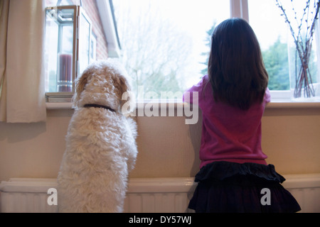 Fille et son chien de Banque D'Images