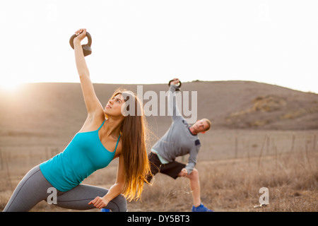 Couple working out with weights Banque D'Images