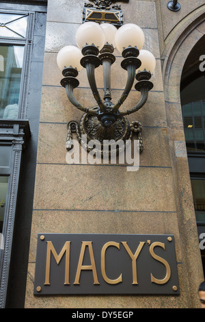 Macy's signe plaque à l'entrée du magasin à Manhattan New York USA Banque D'Images