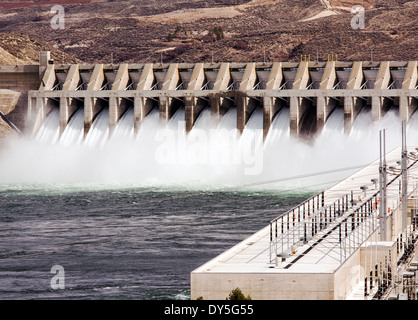 Le chef Joseph Barrage, deuxième plus grand producteur d'électricité en France, barrage hydroélectrique sur le fleuve Columbia, Washington State, USA Banque D'Images