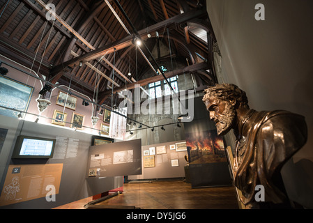 BRUXELLES, Belgique — au Musée de la ville de Bruxelles. Le musée est dédié à l'histoire et au folklore de la ville de Bruxelles, son développement depuis ses débuts jusqu'à aujourd'hui, qu'il présente à travers des peintures, sculptures, tapisseries, gravures, photos et modèles. Le musée de la ville de Bruxelles, installé dans le bâtiment historique de la Maison du Roi, offre aux visiteurs un aperçu fascinant de la riche histoire et culture de la ville. Banque D'Images