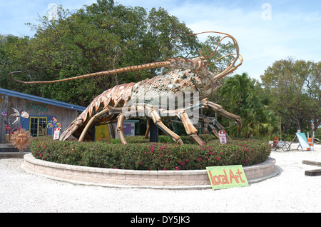 Homard géant sur l'affichage à l'extérieur restaurant à Florida Keys Banque D'Images