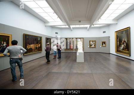 BRUGES, Belgique — la célèbre collection du Groeningemuseum présente des chefs-d'œuvre de la peinture flamande et belge, avec un accent particulier sur des œuvres de la période primitive flamande. Le musée abrite des exemples significatifs de l'art médiéval et de la Renaissance qui démontrent l'évolution des traditions flamandes de peinture. Cette collection représente l'un des plus importants assemblages du nord de l'Europe médiévale Banque D'Images