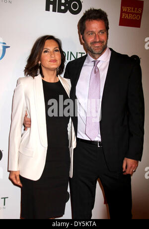 New York, New York, USA. Apr 7, 2014. L'actrice Mariska Hargitay et son mari Peter Hermann arriver au point Foundation's Point rend hommage à New York gala à la Bibliothèque publique de New York. Credit : Nancy Kaszerman ZUMAPRESS.com/Alamy/Live News Banque D'Images