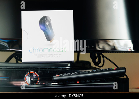 Google Chromecast TV média dispositif prêt à être installé Banque D'Images