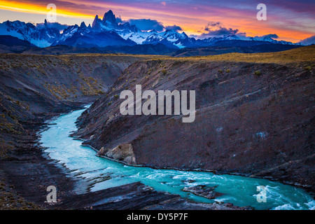 Le mont Fitz Roy est une montagne située près de El Chaltén village, Patagonie, Argentine Banque D'Images