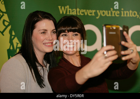 Belfast, Irlande du Nord. 5 avril 2014. Présentateur de télévision, écrivain et Dawn O'Porter a été à Belfast signant son nouveau livre Banque D'Images
