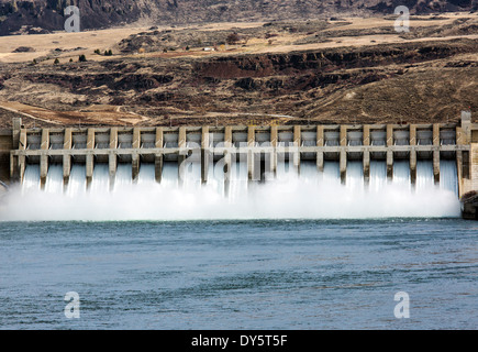 Le chef Joseph Barrage, deuxième plus grand producteur d'électricité en France, barrage hydroélectrique sur le fleuve Columbia, Washington State, USA Banque D'Images