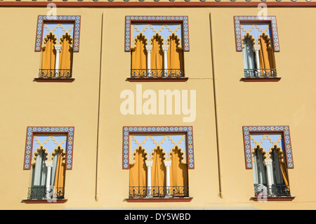 Cordoue, Espagne. Façade d'une maison de style Arabe Banque D'Images