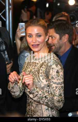 Munich, Allemagne. 07Th avr, 2014. L'actrice Cameron Diaz nous arrive pour la première allemande du film "l'autre femme' à Mathaeser Filmpalast à Munich, Allemagne, 07 avril 2014. Le film commence à diffuser dans les salles allemandes le 01 mai 2014. Photo : Hubert Boesl/DPA - AUCUN SERVICE DE FIL/KEIN BILDFUNK-/dpa/Alamy Live News Banque D'Images