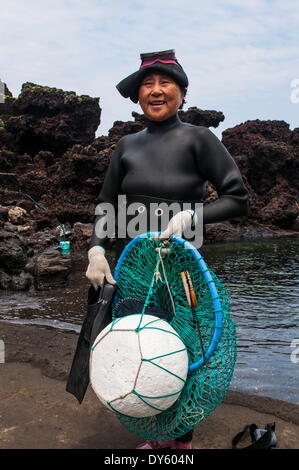 La célèbre, Haenyeo femmes plongeuses sur l'île de Jejudo, UNESCO World Heritage Site, Corée du Sud, Asie Banque D'Images