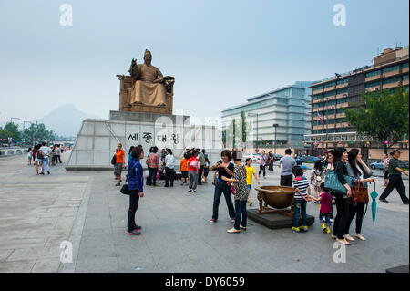 L'amiral Yi Sun-sin statue dans le palaca Gyeongbokgung, Séoul, Corée du Sud, Asie Banque D'Images