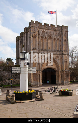 L'Abbaye porte dans la ville de marché de Suffolk Bury St Edmunds, l'Angleterre. Banque D'Images