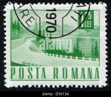 Roumanie - circa 1968 : timbre-poste imprimé en Roumanie montre l'autoroute, vers 1968 Banque D'Images