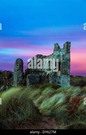 Pennard, château surplombant les falaises Trois Bay, Gower, Pays de Galles, Royaume-Uni, Europe Banque D'Images