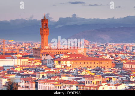 La vue depuis la Piazzale Michelangelo à la ville historique de Florence, Site de l'UNESCO, Florence, Toscane, Italie Banque D'Images