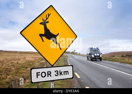 L'Irlande, Co Donegal, le parc national de Glenveagh, deer panneau routier d'avertissement Banque D'Images