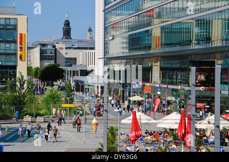 Wiener Platz et Prager Strasse, zone piétonne et rue commerçante, Dresden, Allemagne Banque D'Images