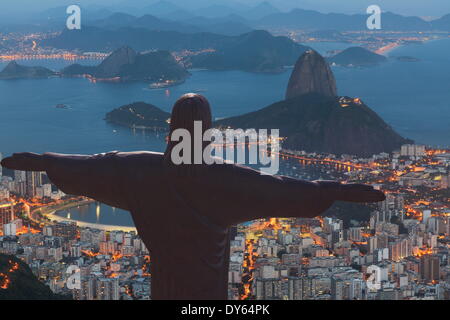 Statue du Christ Rédempteur, Corcovado, Rio de Janeiro, Brésil, Amérique du Sud Banque D'Images