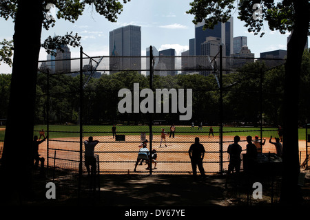 Sur le terrain de baseball dans Central Park, New York, United States Banque D'Images