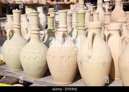 Amphores dans une poterie traditionnelle en A'ali, Royaume de Bahreïn, au Moyen-Orient Banque D'Images