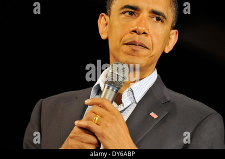 Le sénateur Barack Obama parle à une réunion de ville à Randor Middle School à Wayne, en Pennsylvanie le 14 juin 2008. Banque D'Images